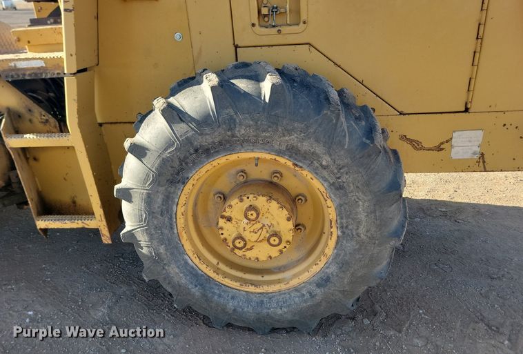 image for item LA9574 1998 Caterpillar  CP-433C single drum vibratory roller