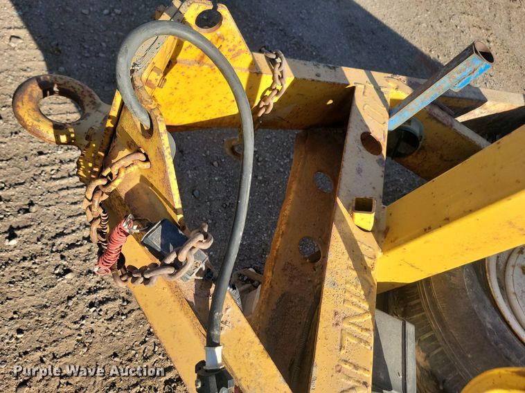 image for item LA9580 2006 Trail King TKT12U tilt deck equipment trailer