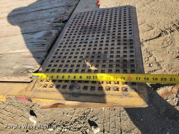 image for item LA9580 2006 Trail King TKT12U tilt deck equipment trailer