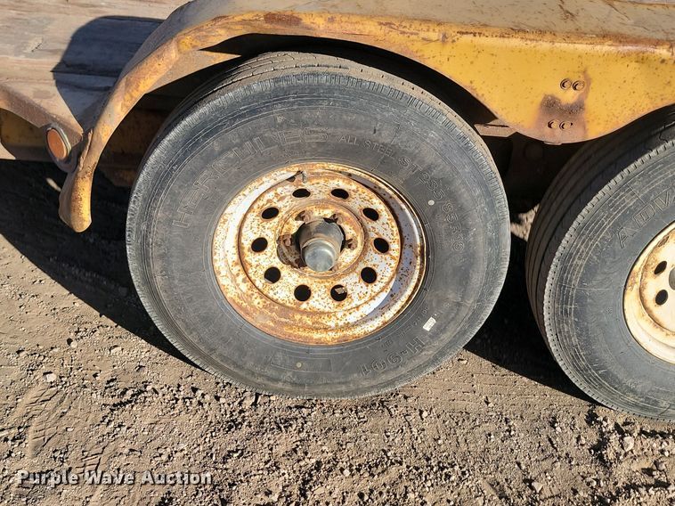 image for item LA9580 2006 Trail King TKT12U tilt deck equipment trailer