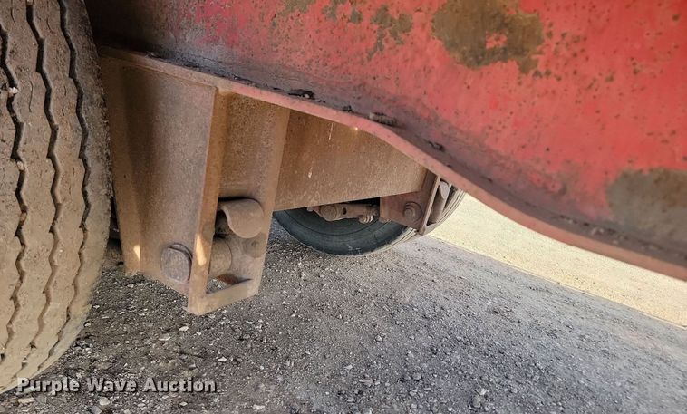 image for item LA9581 1972 Fruehauf PB-J2-51-DF19 drop deck equipment trailer