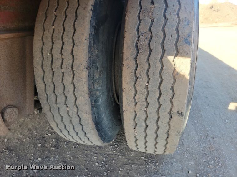 image for item LA9581 1972 Fruehauf PB-J2-51-DF19 drop deck equipment trailer