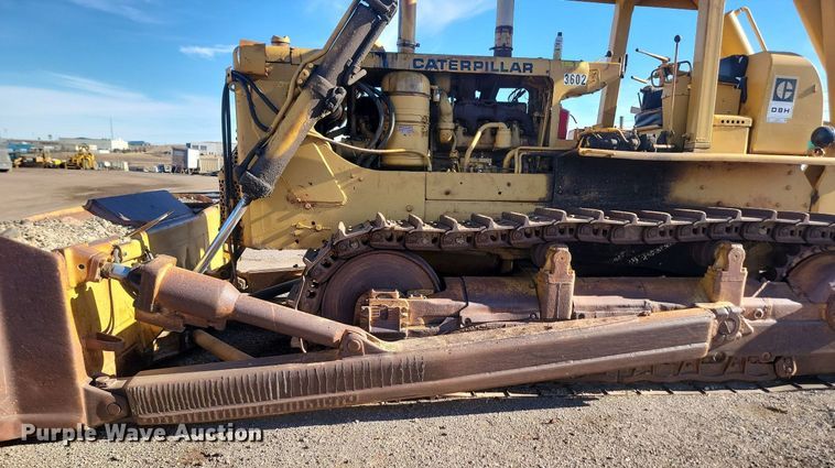 image for item LA9582 Caterpillar D8H dozer
