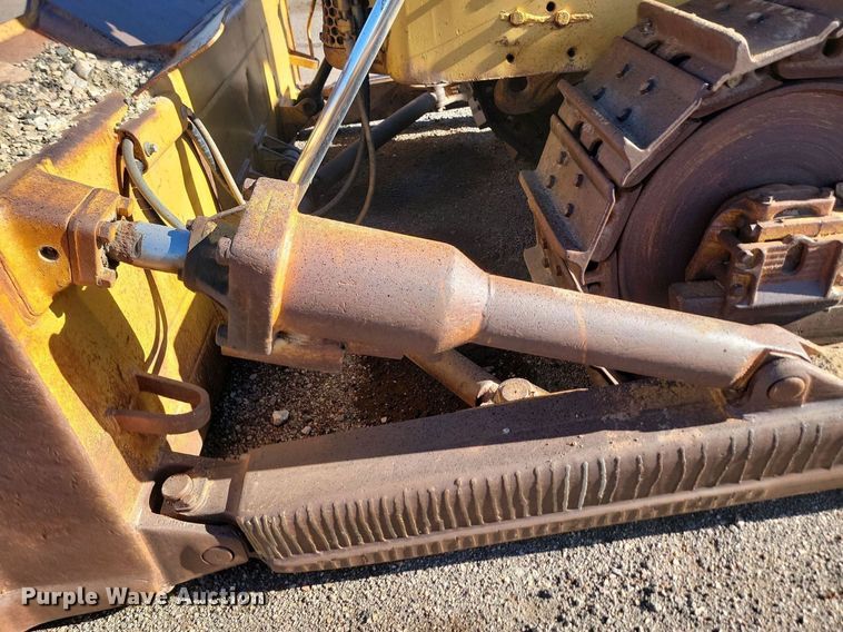image for item LA9582 Caterpillar D8H dozer