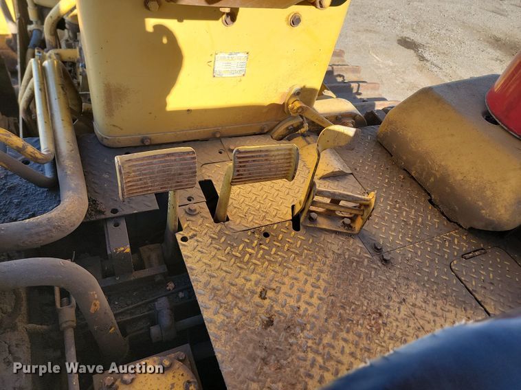 image for item LA9582 Caterpillar D8H dozer