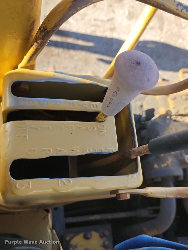 image for item LA9582 Caterpillar D8H dozer