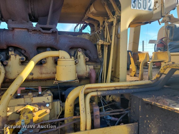 image for item LA9582 Caterpillar D8H dozer