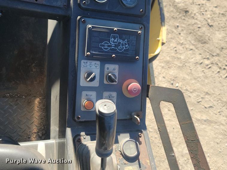 image for item LA9585 2006 Bomag BW213 DH-3 single drum vibratory roller