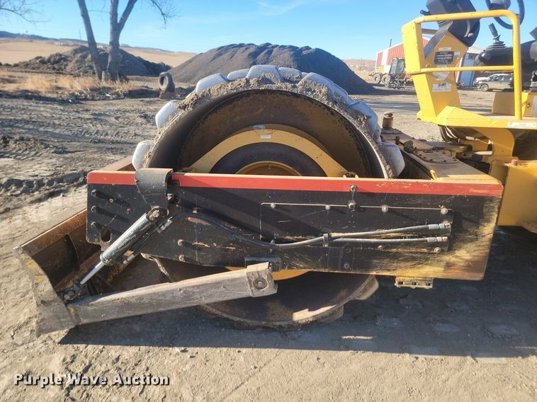 image for item LA9586 Hypac C857A single drum vibratory roller