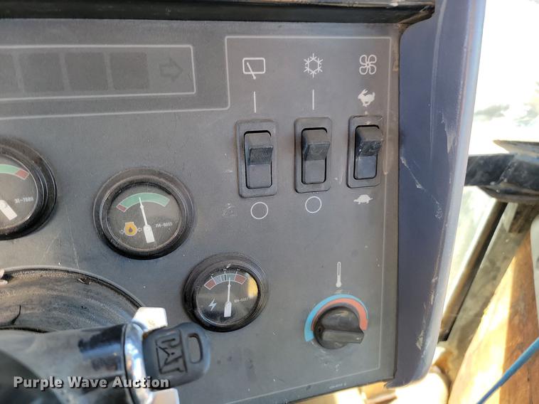 image for item LA9591 1996 Caterpillar Challenger CH75C tractor