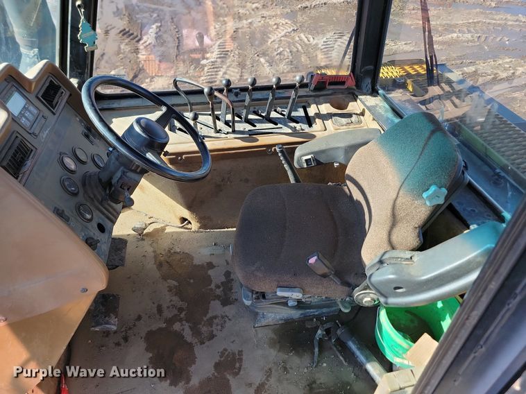 image for item LA9592 1994 Caterpillar Challenger 85C tractor