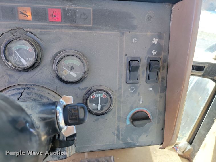 image for item LA9592 1994 Caterpillar Challenger 85C tractor