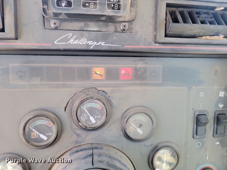 image for item LA9592 1994 Caterpillar Challenger 85C tractor