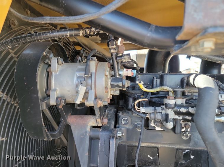 image for item LA9592 1994 Caterpillar Challenger 85C tractor