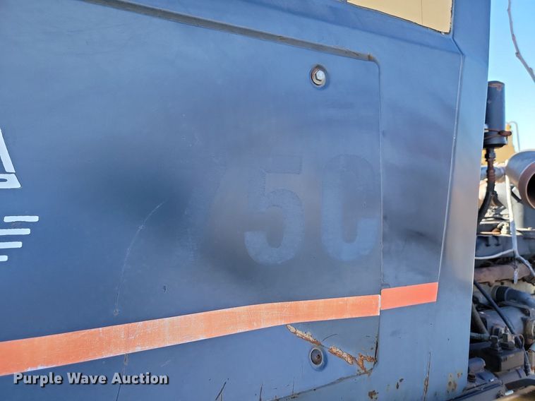 image for item LA9599 Caterpillar Challenger CH75C tractor