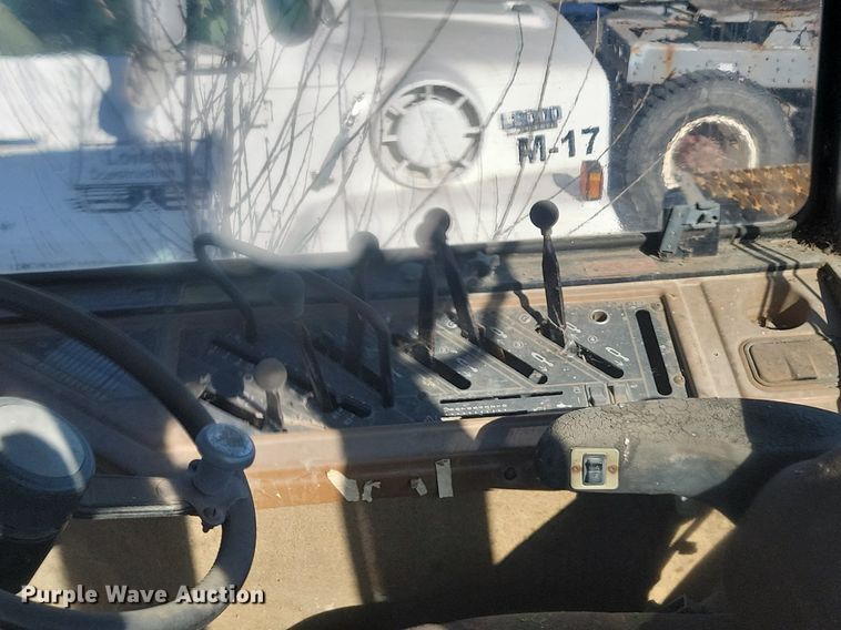 image for item LA9599 Caterpillar Challenger CH75C tractor