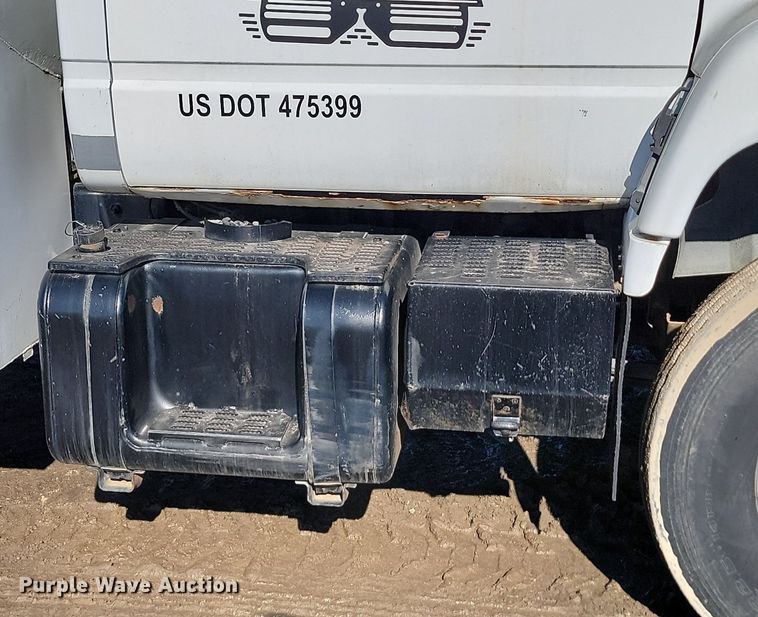 image for item LA9601 1992 GMC C7H042 fuel truck