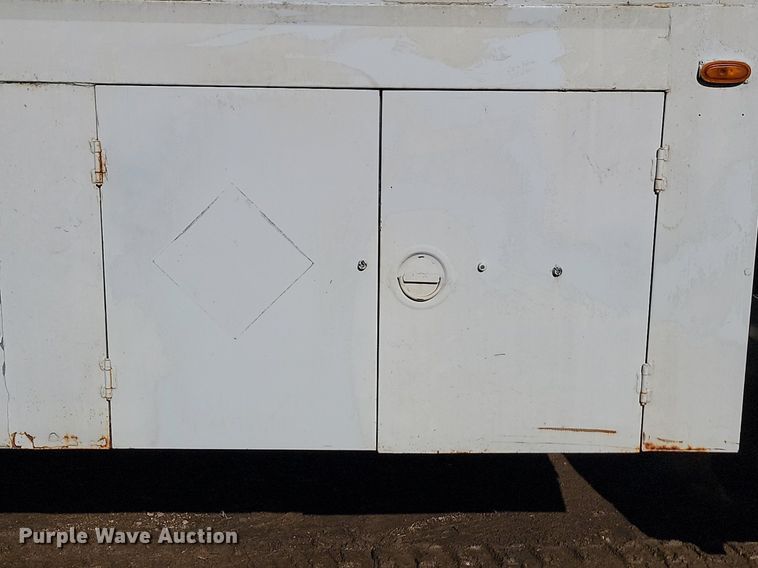 image for item LA9601 1992 GMC C7H042 fuel truck