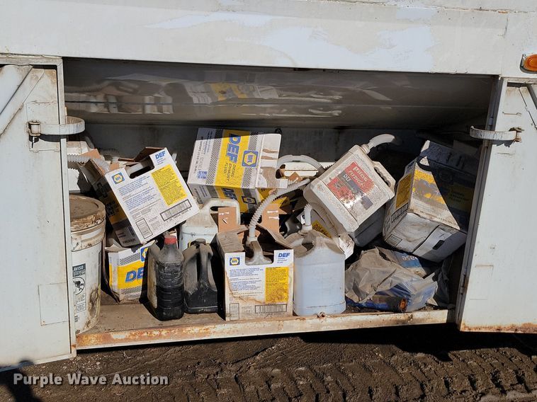 image for item LA9601 1992 GMC C7H042 fuel truck