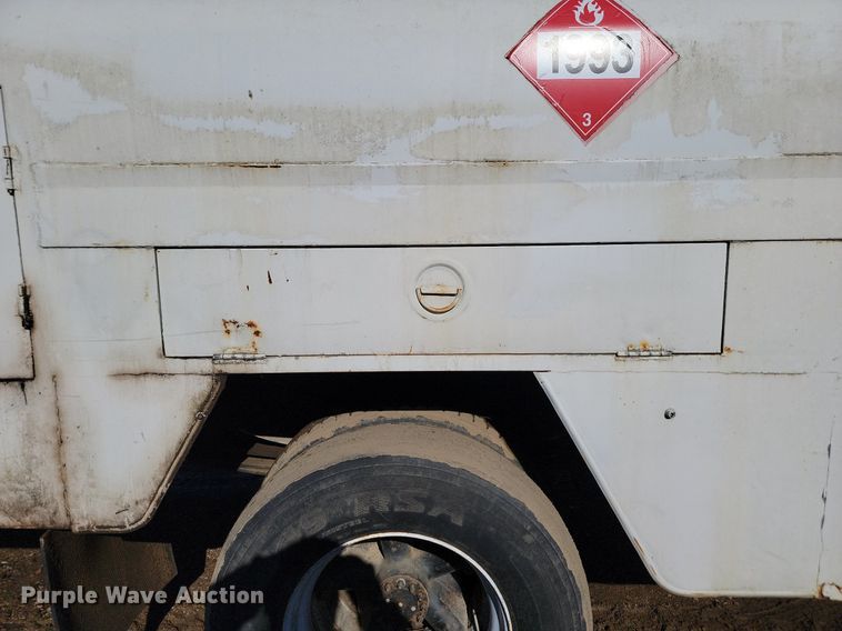 image for item LA9601 1992 GMC C7H042 fuel truck