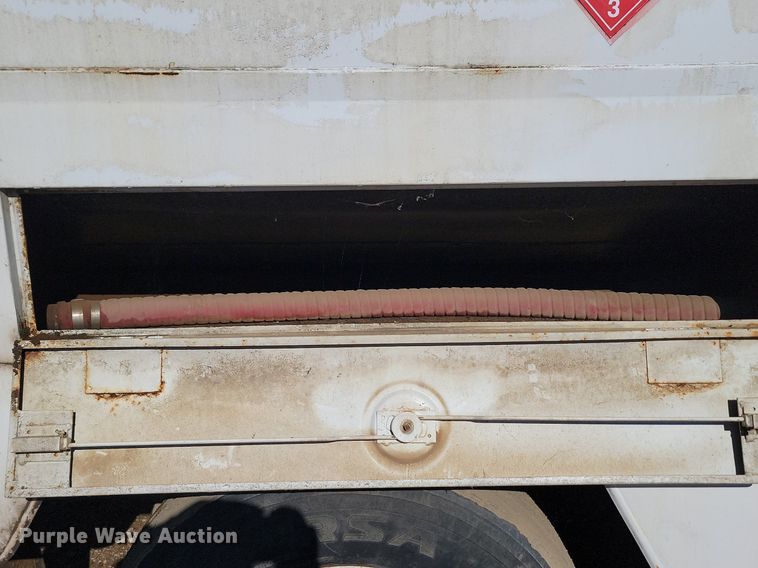 image for item LA9601 1992 GMC C7H042 fuel truck