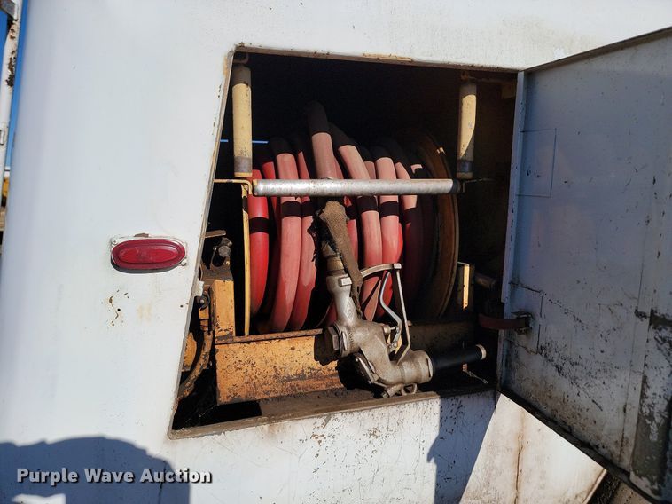 image for item LA9601 1992 GMC C7H042 fuel truck