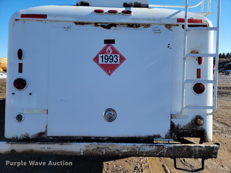 image for item LA9601 1992 GMC C7H042 fuel truck