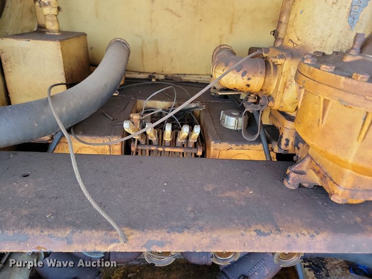 image for item LA9601 1992 GMC C7H042 fuel truck