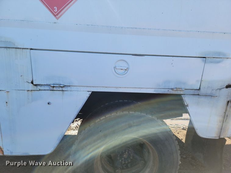 image for item LA9601 1992 GMC C7H042 fuel truck