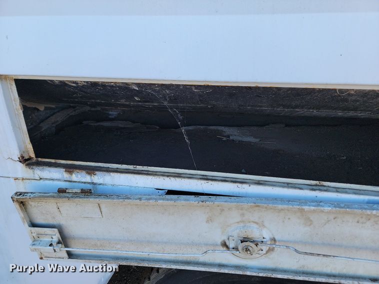 image for item LA9601 1992 GMC C7H042 fuel truck