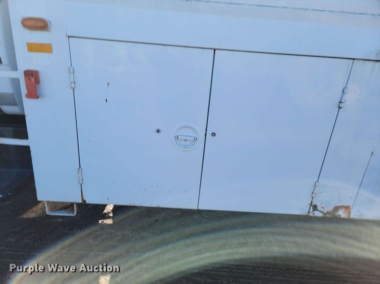 image for item LA9601 1992 GMC C7H042 fuel truck