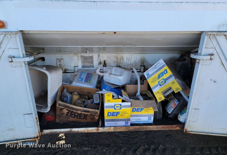 image for item LA9601 1992 GMC C7H042 fuel truck