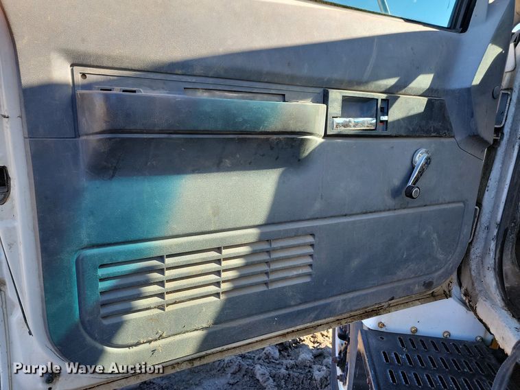 image for item LA9601 1992 GMC C7H042 fuel truck