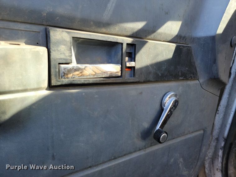 image for item LA9601 1992 GMC C7H042 fuel truck