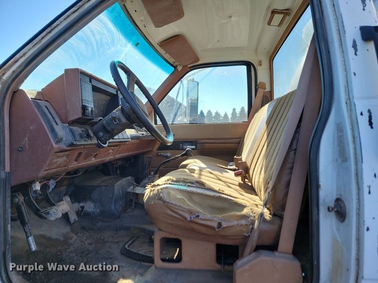 image for item LA9601 1992 GMC C7H042 fuel truck