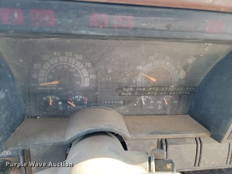 image for item LA9601 1992 GMC C7H042 fuel truck