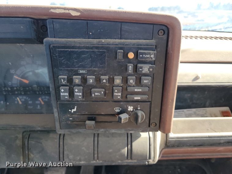 image for item LA9601 1992 GMC C7H042 fuel truck