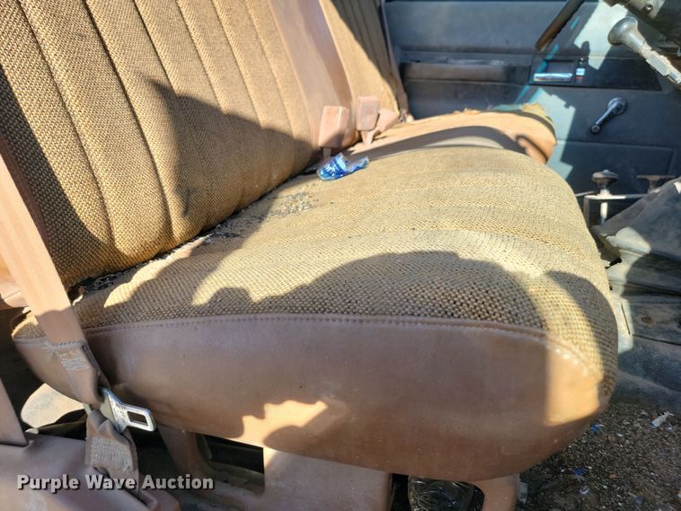 image for item LA9601 1992 GMC C7H042 fuel truck