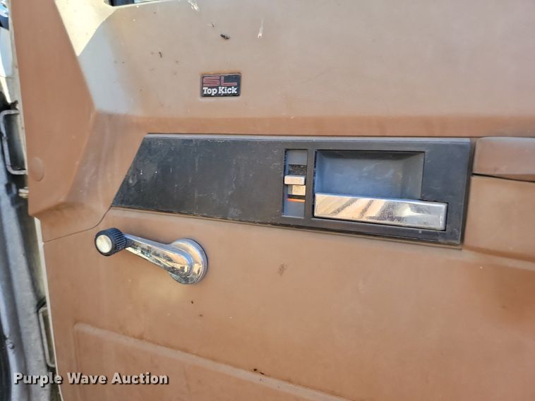 image for item LA9601 1992 GMC C7H042 fuel truck