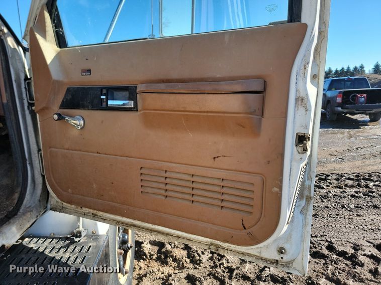 image for item LA9601 1992 GMC C7H042 fuel truck