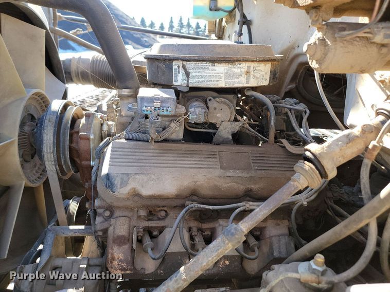 image for item LA9601 1992 GMC C7H042 fuel truck