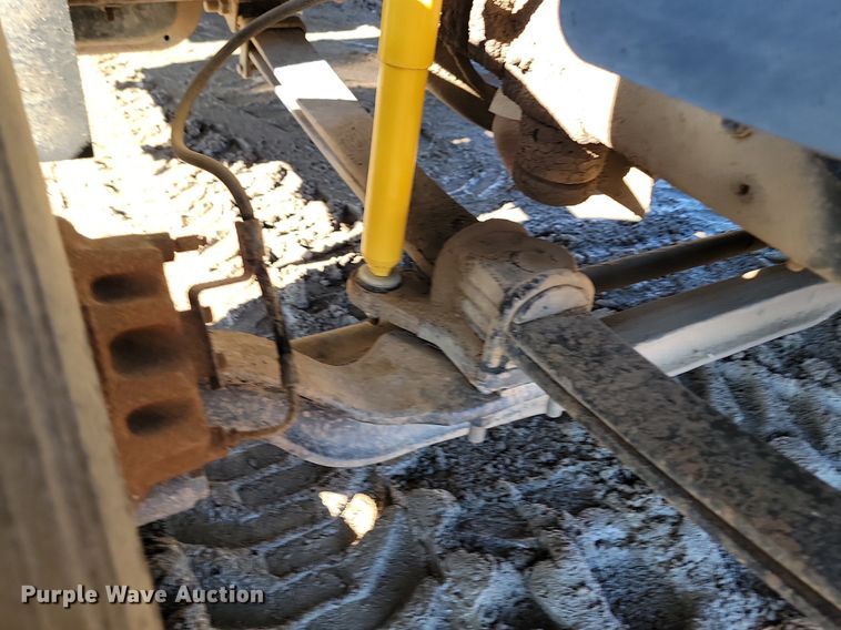 image for item LA9601 1992 GMC C7H042 fuel truck