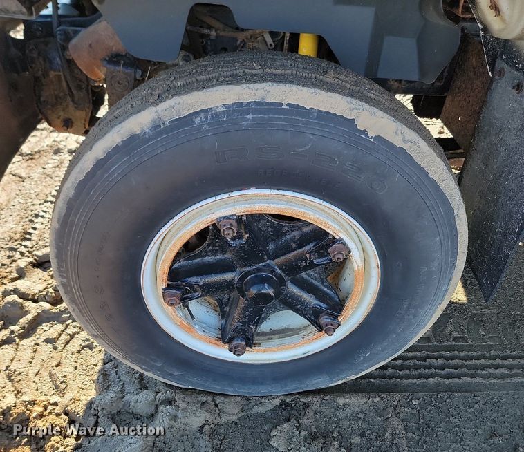 image for item LA9601 1992 GMC C7H042 fuel truck