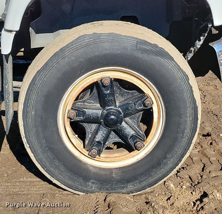 image for item LA9601 1992 GMC C7H042 fuel truck