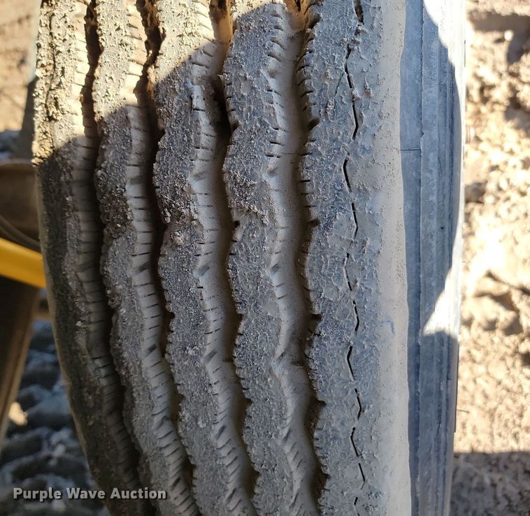 image for item LA9601 1992 GMC C7H042 fuel truck