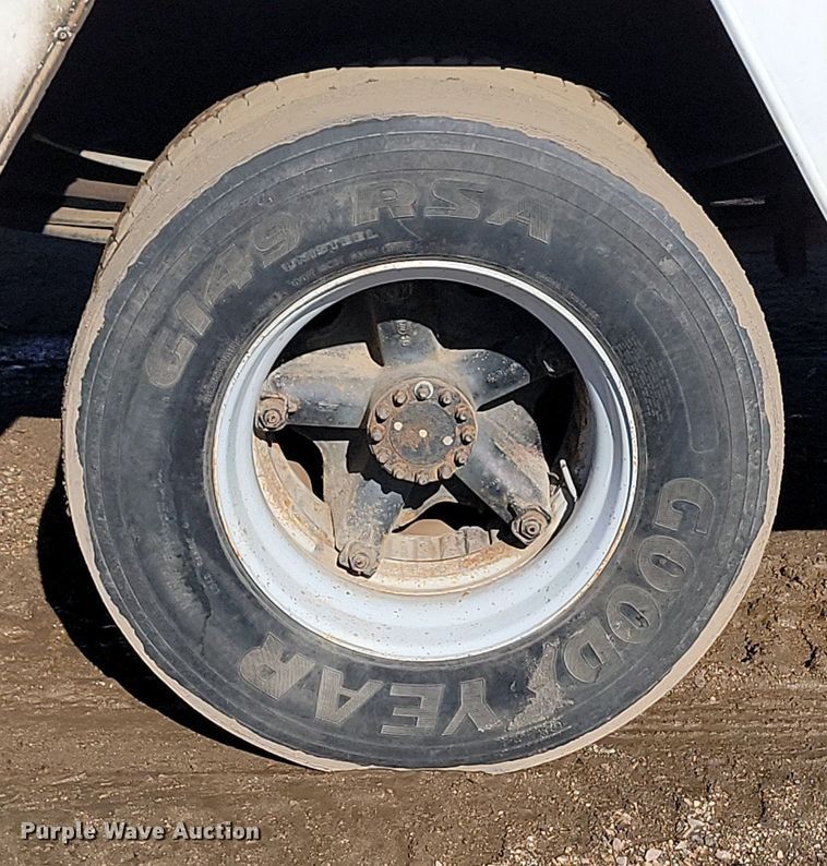 image for item LA9601 1992 GMC C7H042 fuel truck