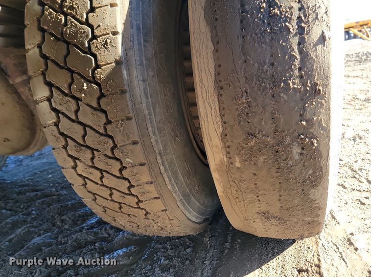 image for item LA9601 1992 GMC C7H042 fuel truck