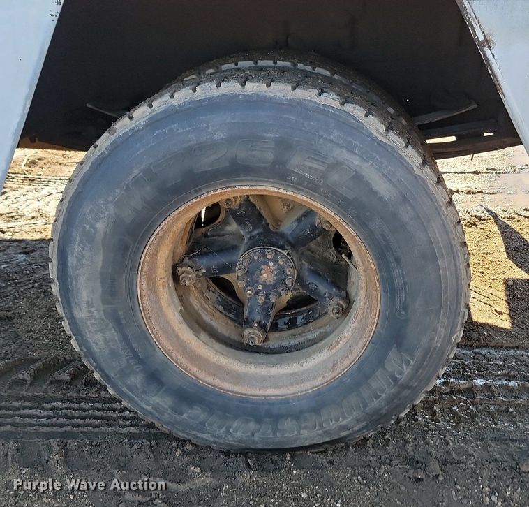 image for item LA9601 1992 GMC C7H042 fuel truck