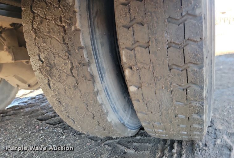 image for item LA9601 1992 GMC C7H042 fuel truck