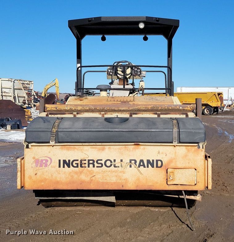 image for item LA9602 2000 Ingersoll Rand DD-130 double drum roller